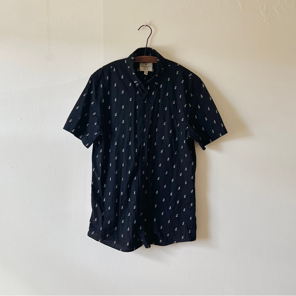 American Eagle Black and White Lightning Bolt Polka Dot Button Cotton MT Tall